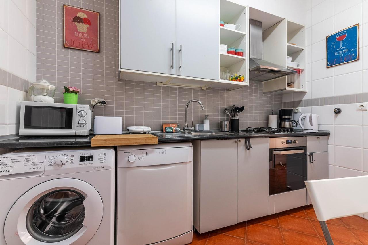 Apartamento Alm- Spacious. Sunny. Patio. Quiet Area. Fast Wifi *