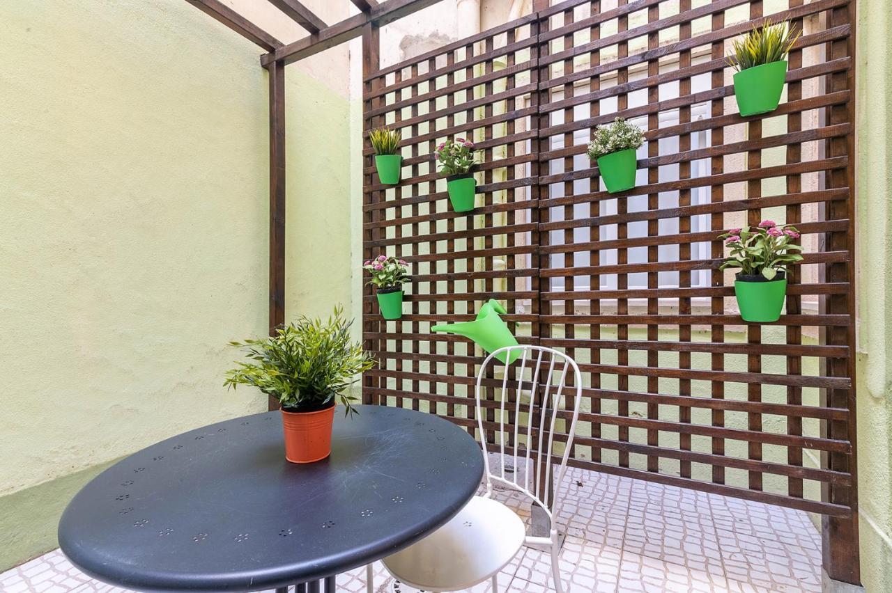 Alm- Spacious. Sunny. Patio. Quiet Area. Fast Wifi * Lisboa