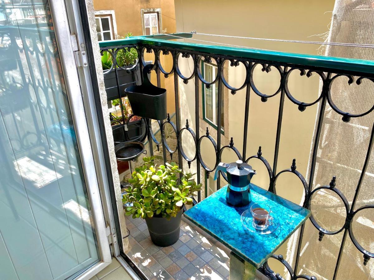 Balcony *
