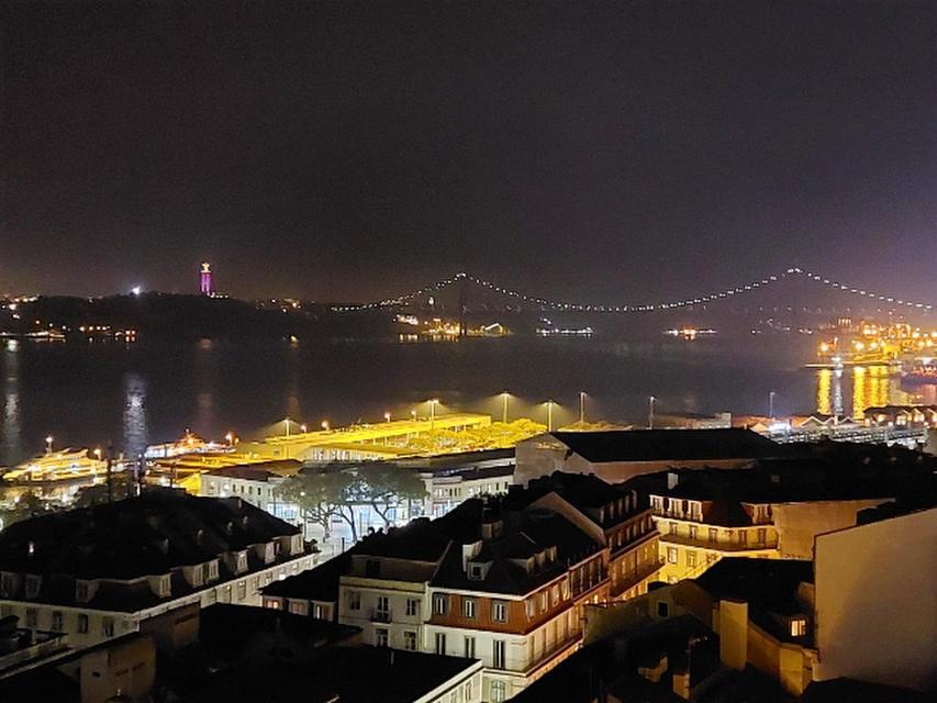 Chiado River View Deluxe Apartamento *