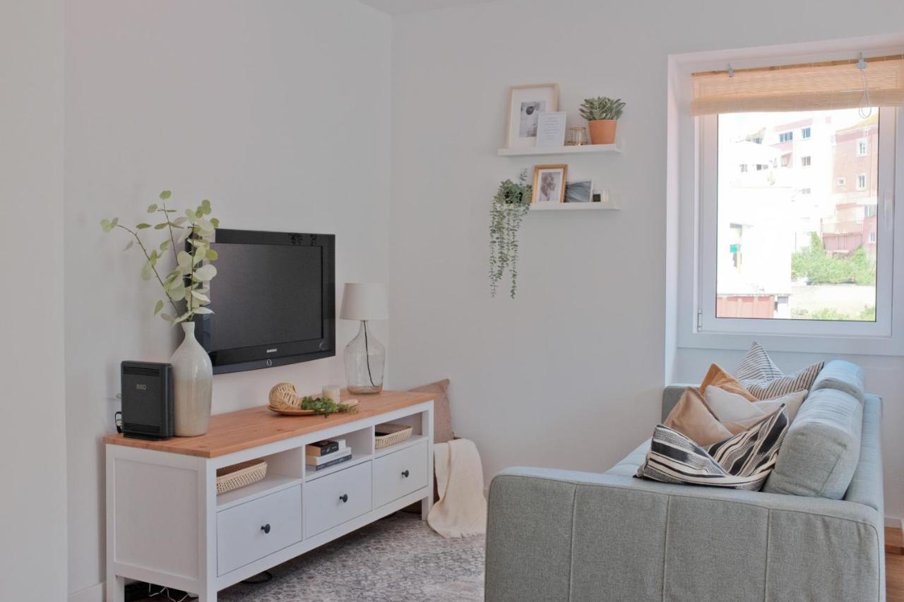 Downtown Terrace - 2 Bedroom In Graca With Private & Sunny Terrace! * Lisbon