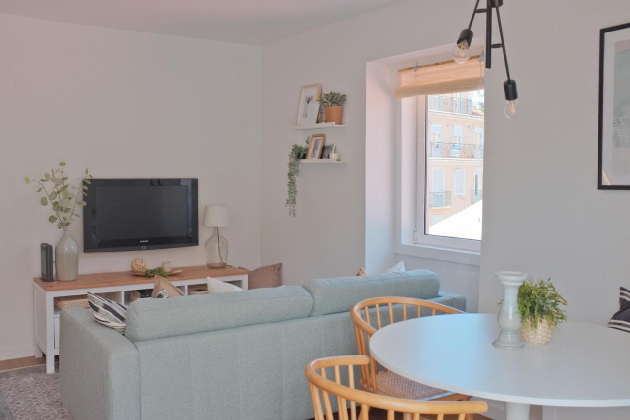 Apartment Downtown Terrace - 2 Bedroom In Graca With Private & Sunny Terrace! *
