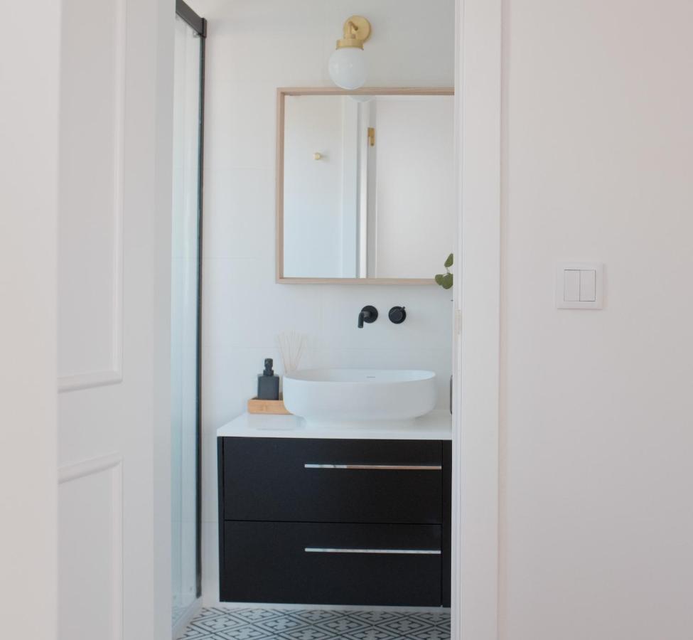 Downtown Terrace - 2 Bedroom In Graca With Private & Sunny Terrace! Apartment *