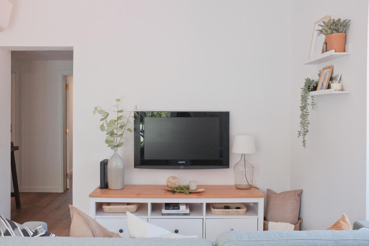 Apartment Downtown Terrace - 2 Bedroom In Graca With Private & Sunny Terrace!