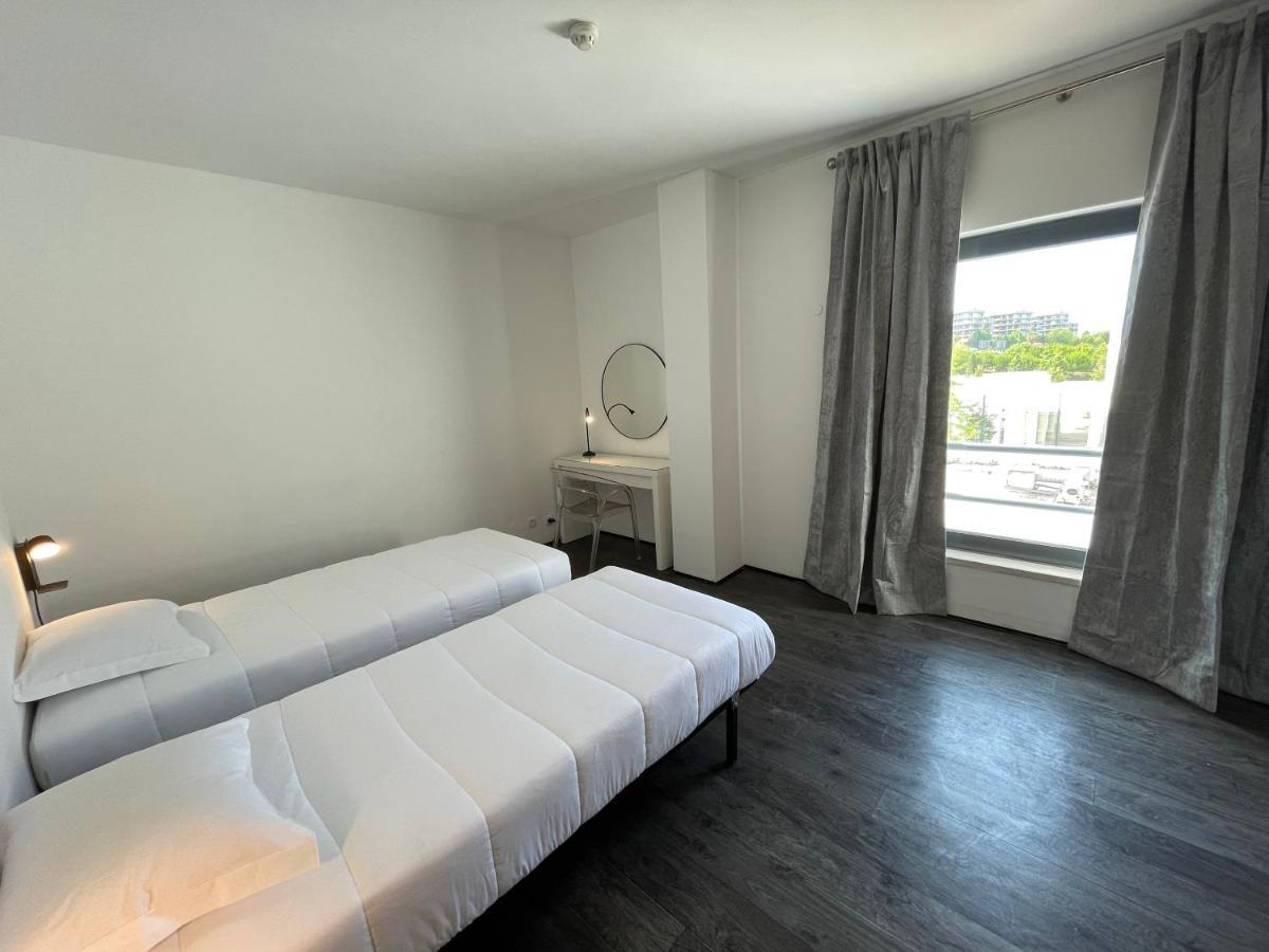 Hostal Hi Parque Nacoes - De Juventude Lisboa