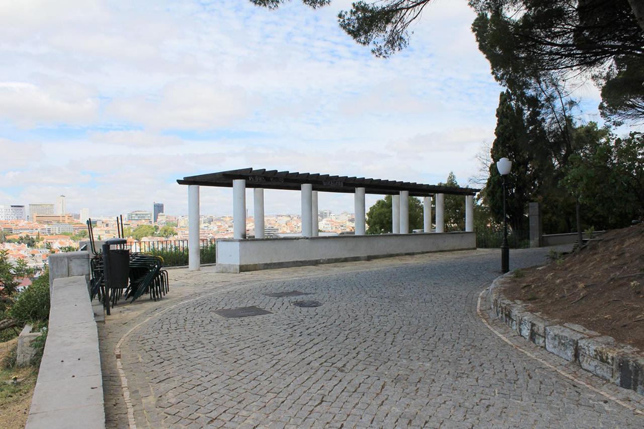 Charmoso - Penha De Franca * Lisboa