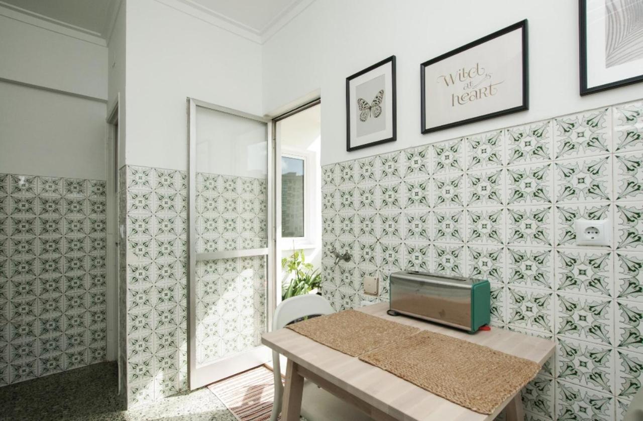 - Cost - Airport - Subway Apartamento Lisboa