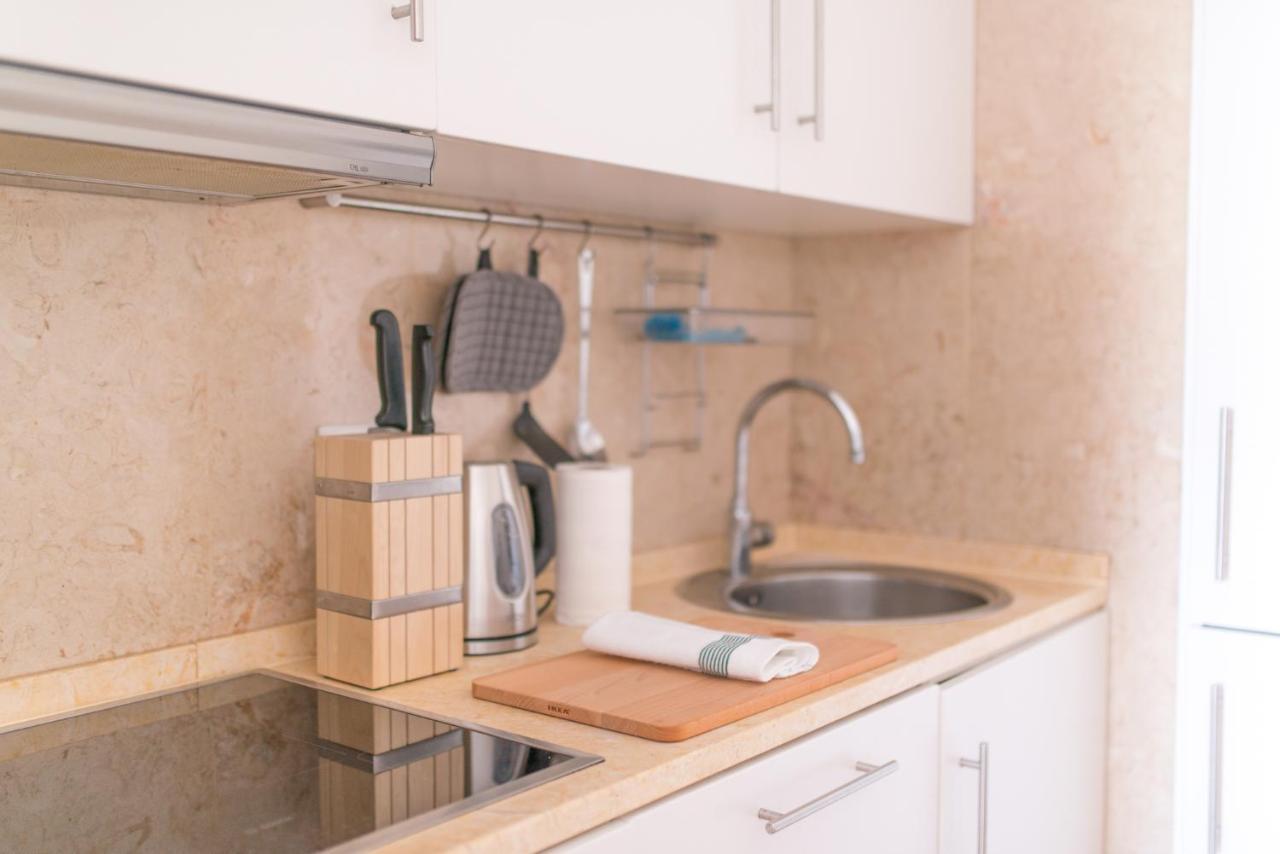 Charming, Sun-drenched In Estrela Apartamento Lisboa