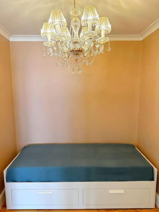 Historical Center, Large 2 Bedroom Apartment, Bright & Stylish Apartment Lisbon