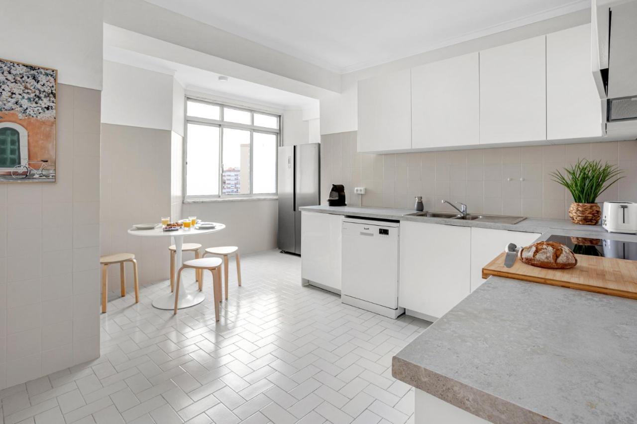 Wonderful Shared In Alfornelos - Near Metro! *