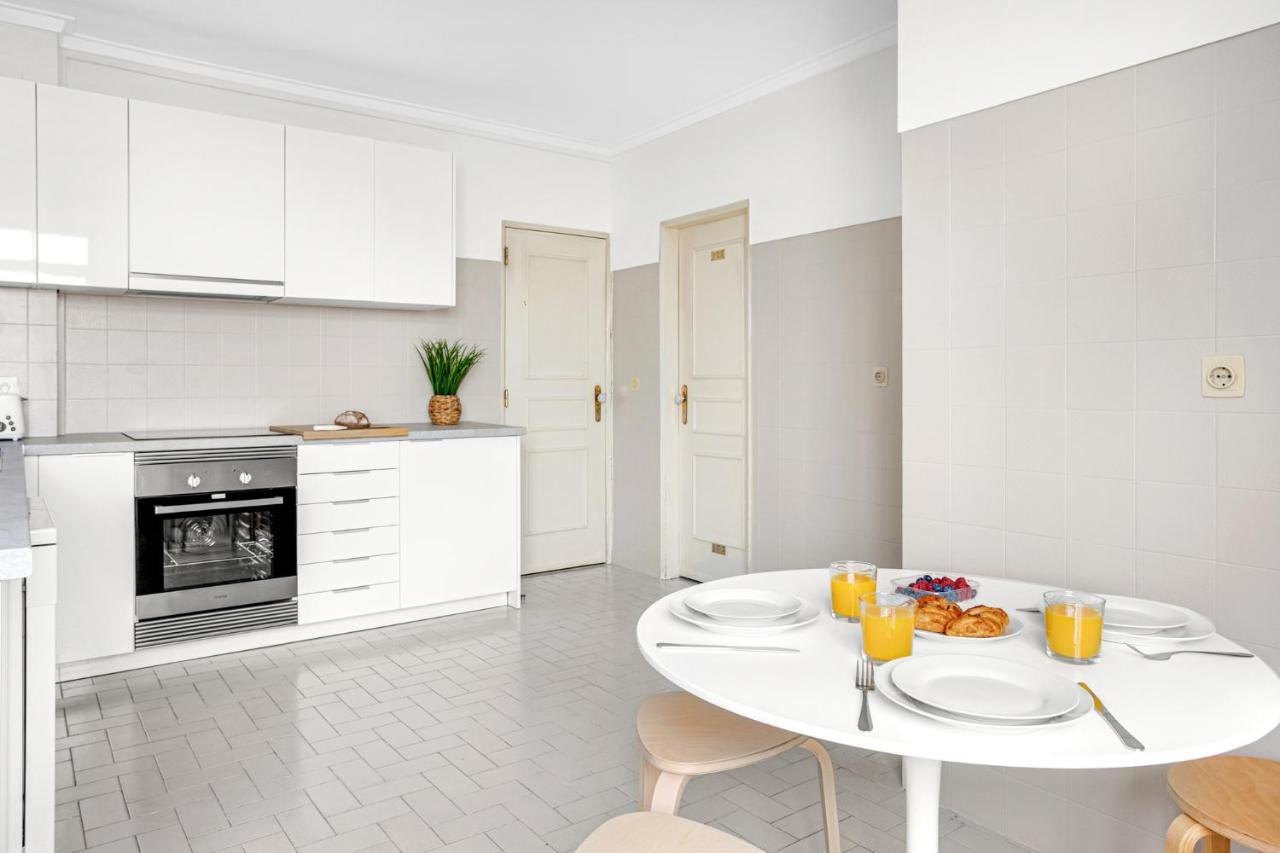 Wonderful Shared In Alfornelos - Near Metro!