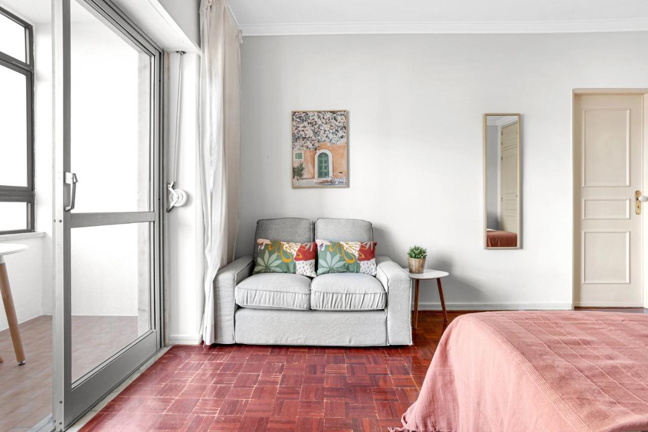 Wonderful Shared In Alfornelos - Near Metro!