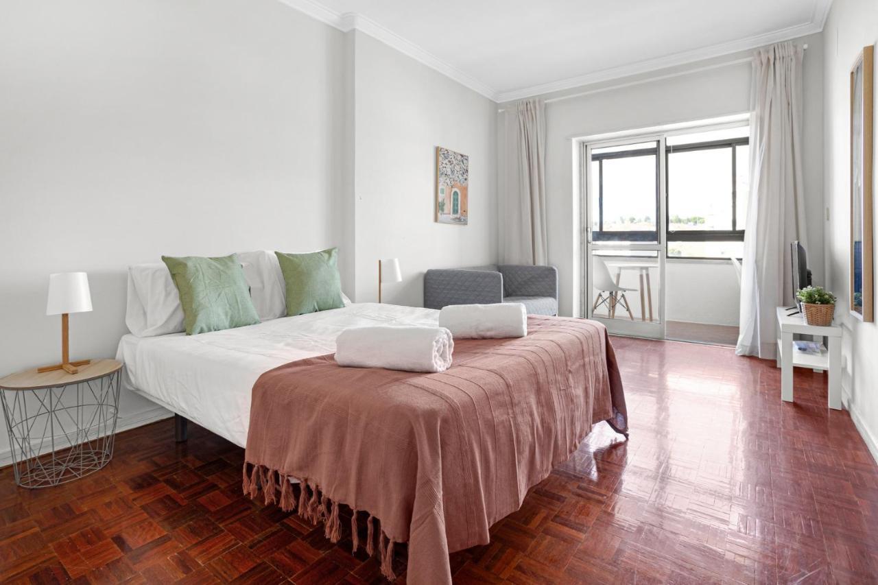 Wonderful Shared In Alfornelos - Near Metro! Casa de hóspedes *