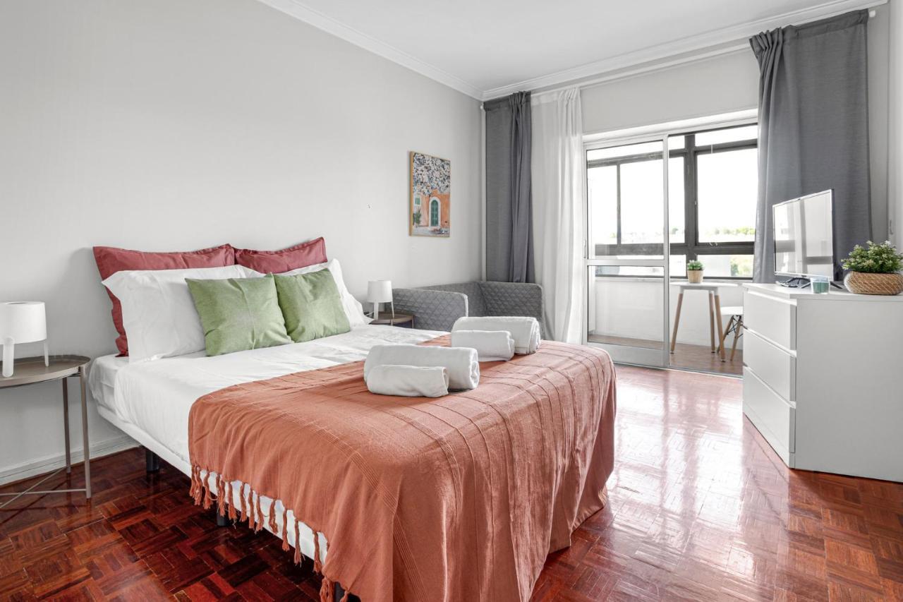 Wonderful Shared In Alfornelos - Near Metro! *