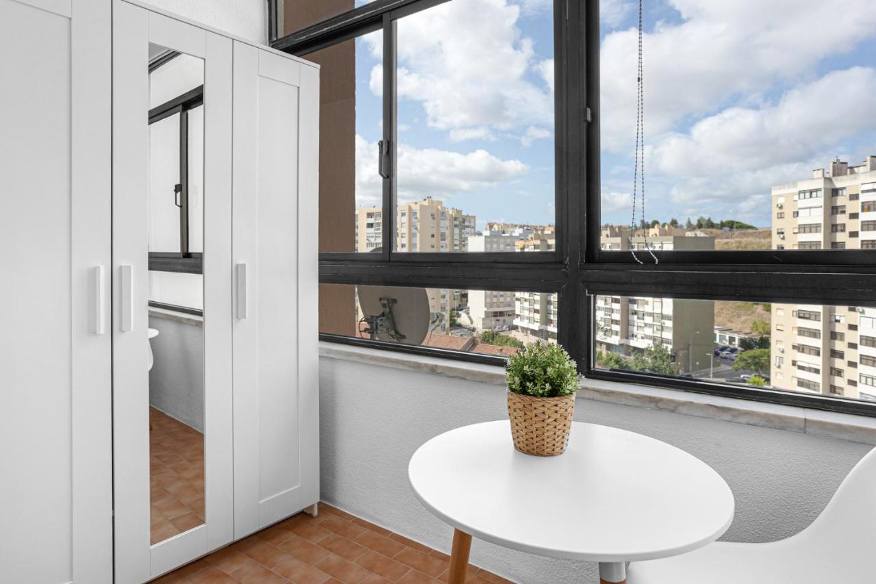 Wonderful Shared In Alfornelos - Near Metro!