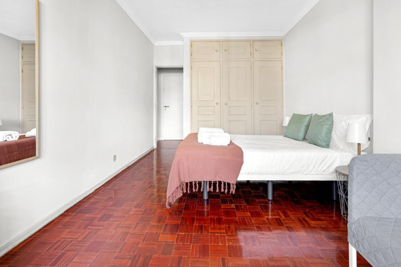 Wonderful Shared In Alfornelos - Near Metro! *