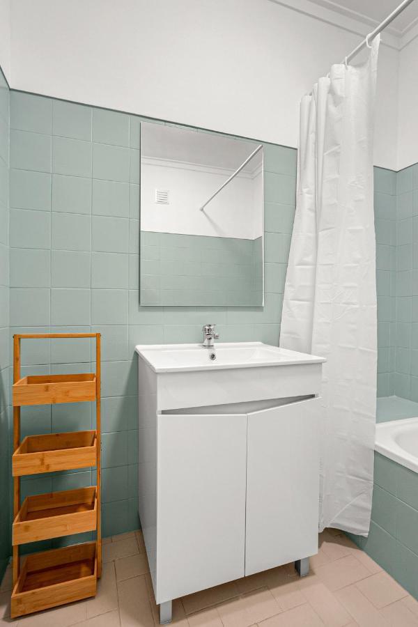 Wonderful Shared In Alfornelos - Near Metro! * Lisboa