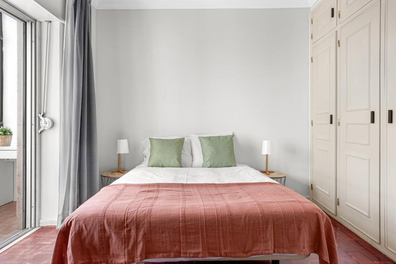 Wonderful Shared In Alfornelos - Near Metro! *