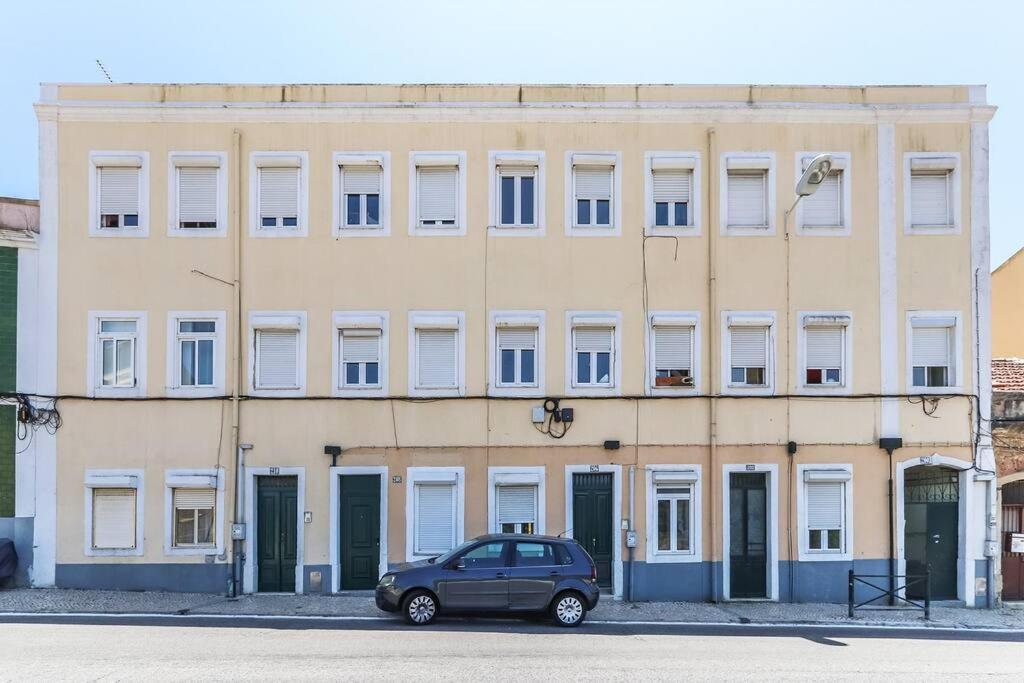 Portucale ! Bright Campo Ourique W/ Terrace * Lisbon