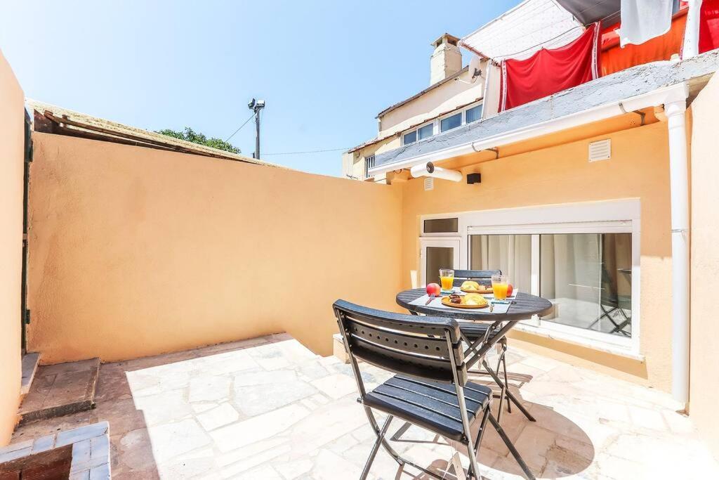 Portucale ! Bright Campo Ourique W/ Terrace * Lisbon