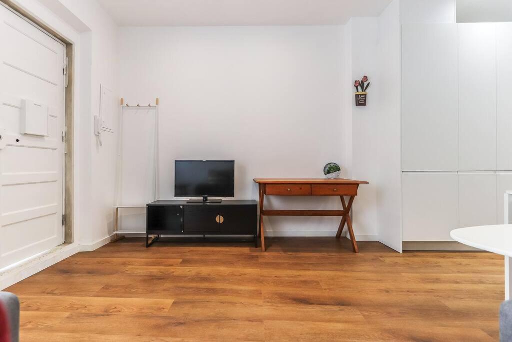 Apartamento Portucale ! Bright Campo Ourique W/ Terrace *