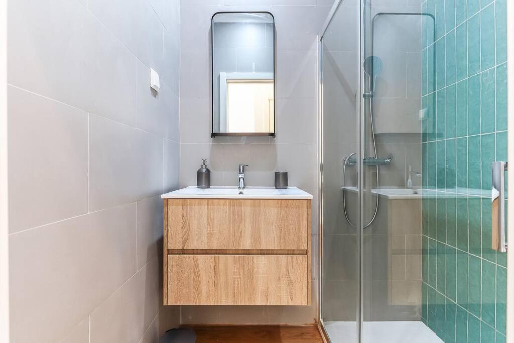 Apartamento Portucale ! Bright Campo Ourique W/ Terrace *