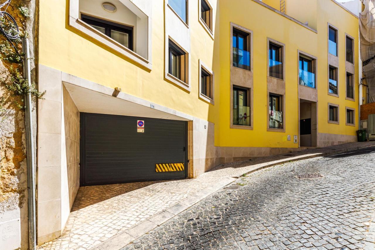 110m2 Flat, Large Terrace With A View And A Garden * Lisboa