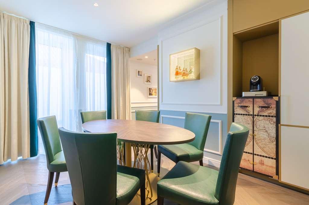 The Emerald House - Curio Collection By Hilton Lisboa