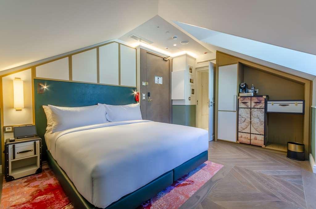 The Emerald House - Curio Collection By Hilton Lisboa