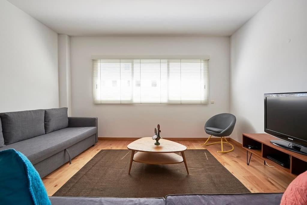 Modern In Parque Nacoes Apartamento *
