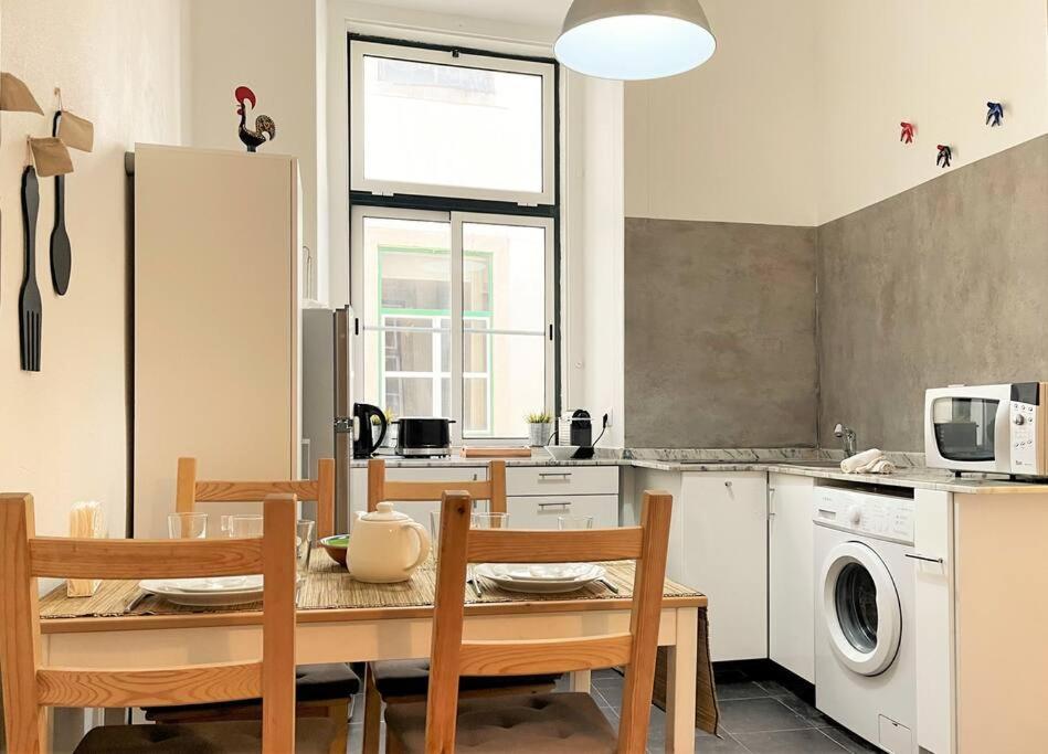 Apartamento Sj2dee Heart Of Baixa New Air Conditioning Spacious 2 Apts 4br2ba *
