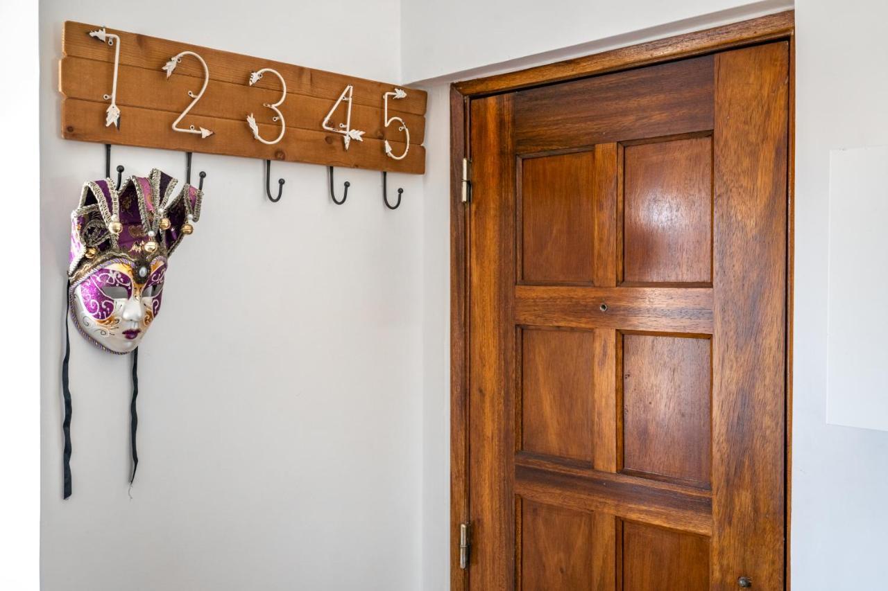 T1 Apt In Alcantara 15 Mins From Docas Apartamento *