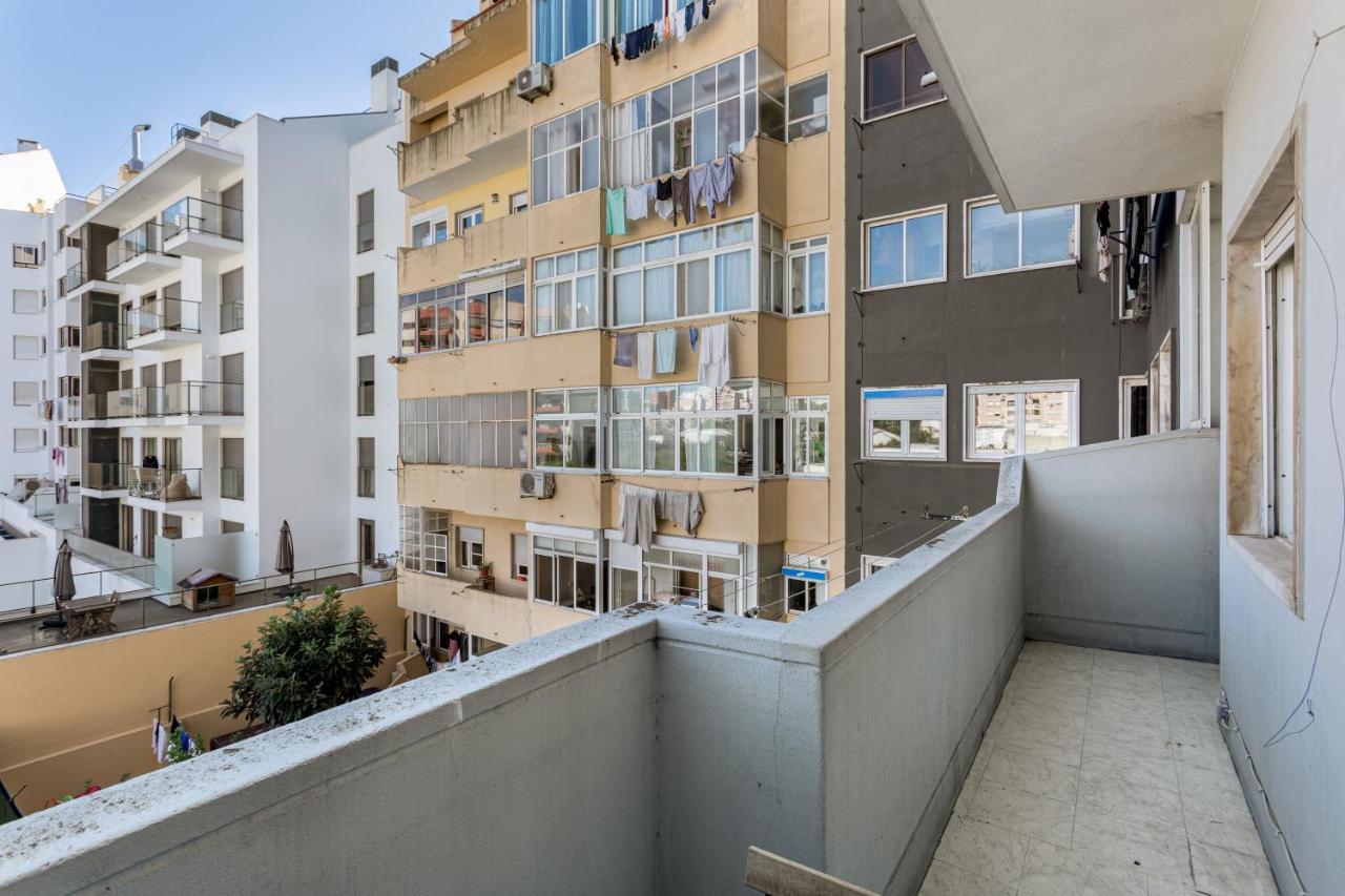 Joivy Striking Flat In Benfica Apartamento