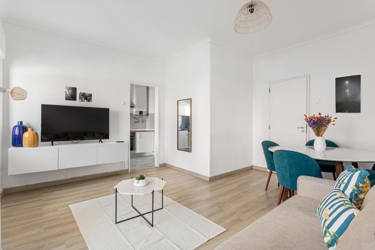Joivy Striking Flat In Benfica * Lisboa