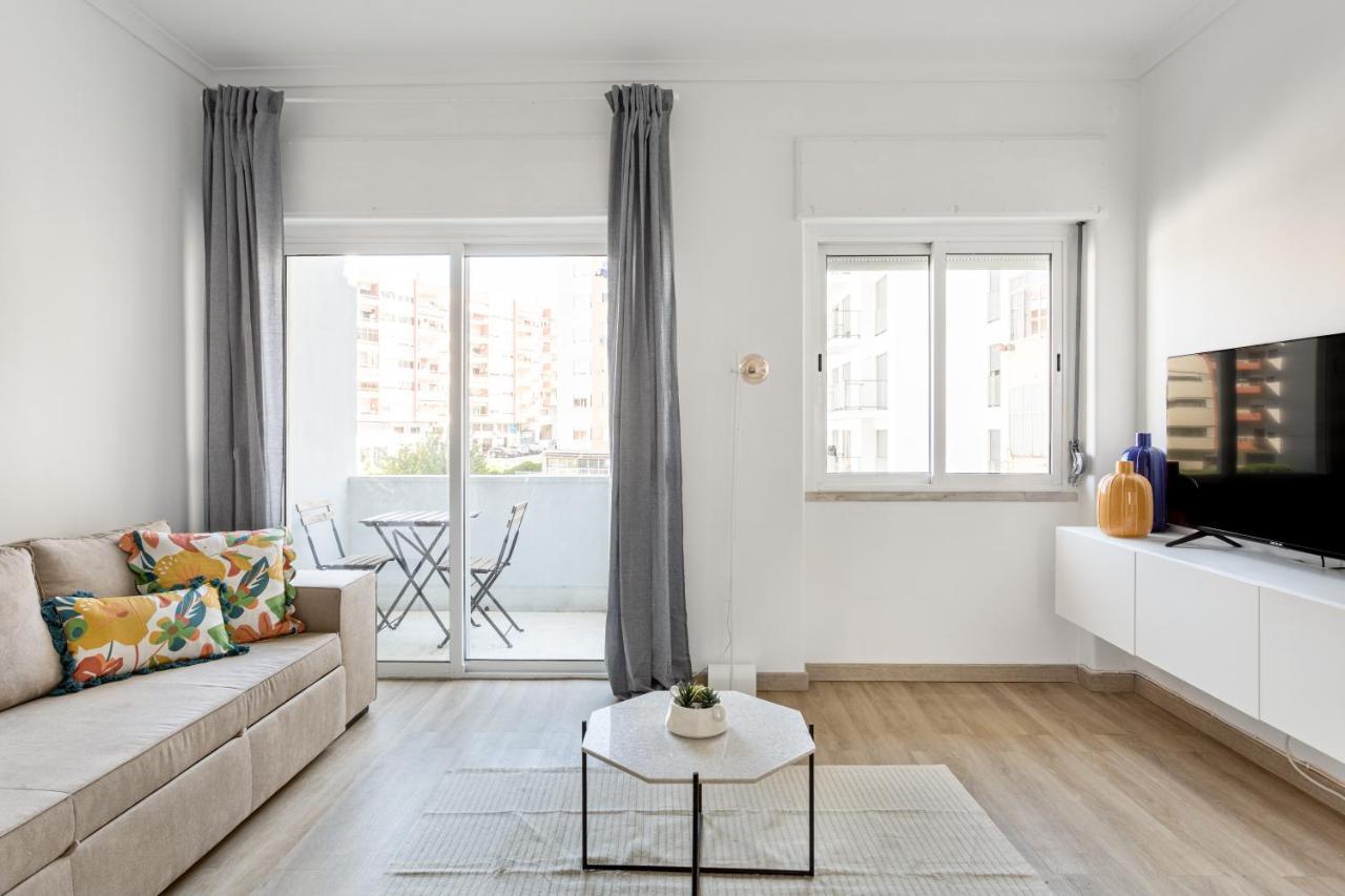 Joivy Striking Flat In Benfica Apartamento