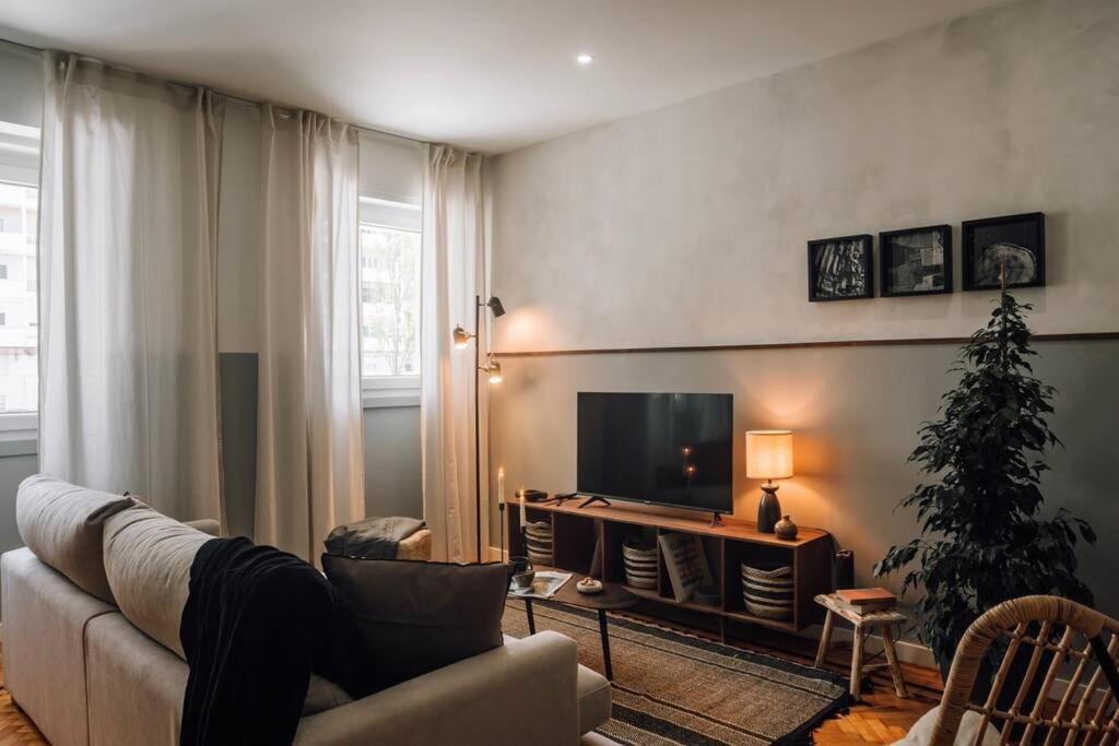 Apartamento Soum - 2 Bedrooms In Alvalade *