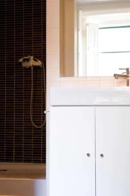 Romantic & Renewed 1 Bedroom In Campolide - 1e Apartamento