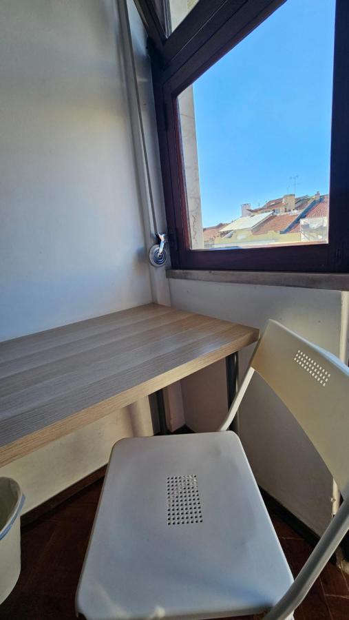 Single Or Double With Balcony Close To Alameda Metro! Habitación en casa particular Lisboa