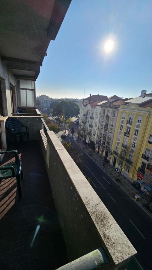 Single Or Double With Balcony Close To Alameda Metro! Habitación en casa particular Lisboa
