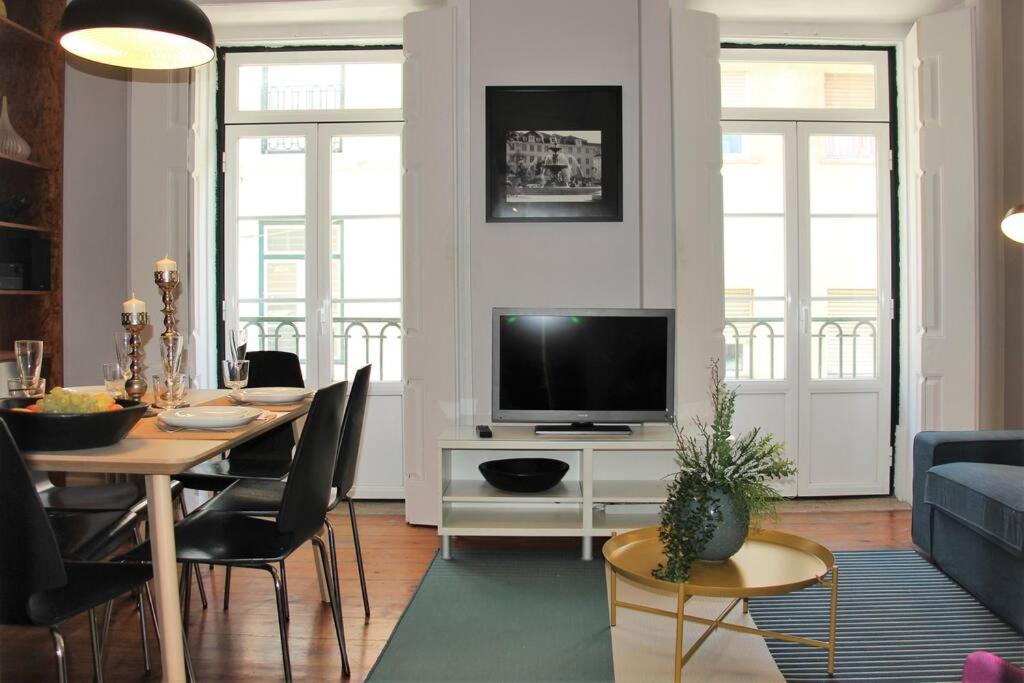 Apartamento Sm1-happy At Hip Pr.real & Bair.alto + Private Patio! Lisboa