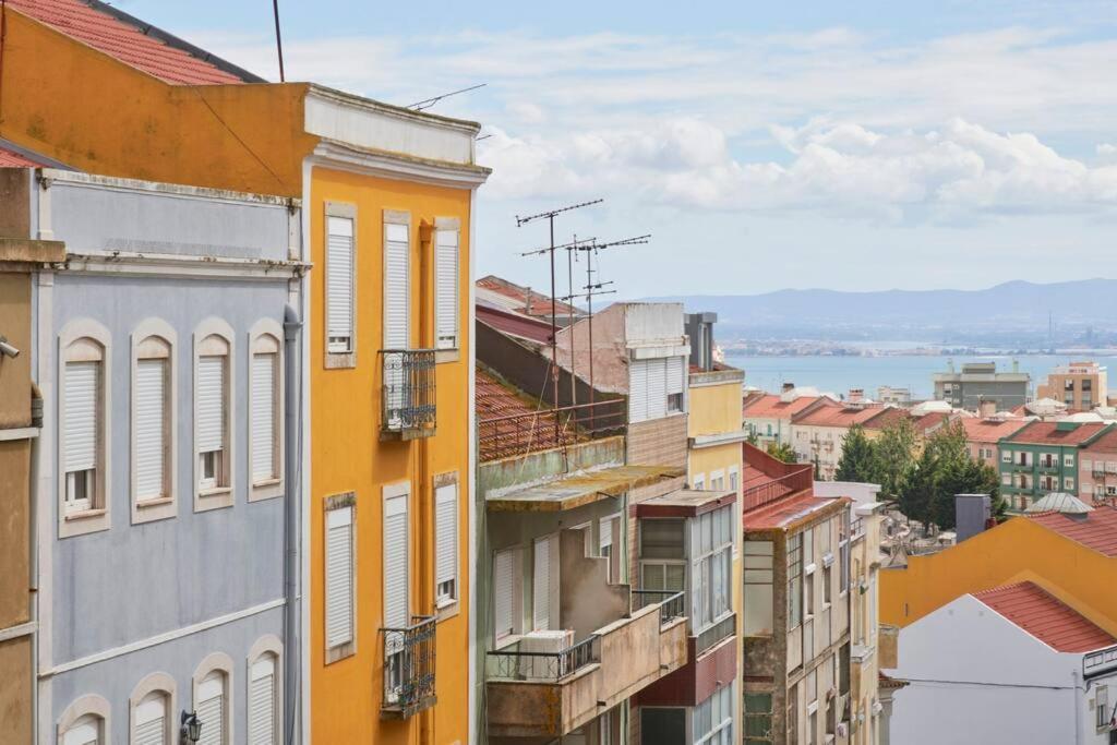 New 3 Bedroom Flat With River On Sight @alameda Lisboa