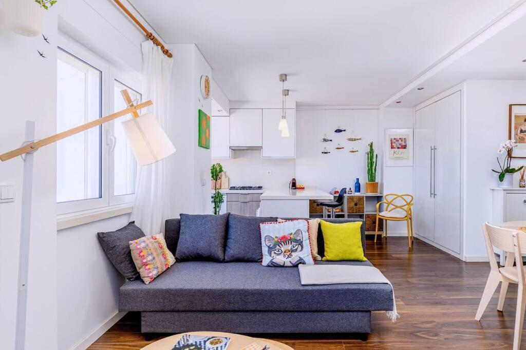 Cozy Bright Space With Landscape And Air Conditioner Apartamento