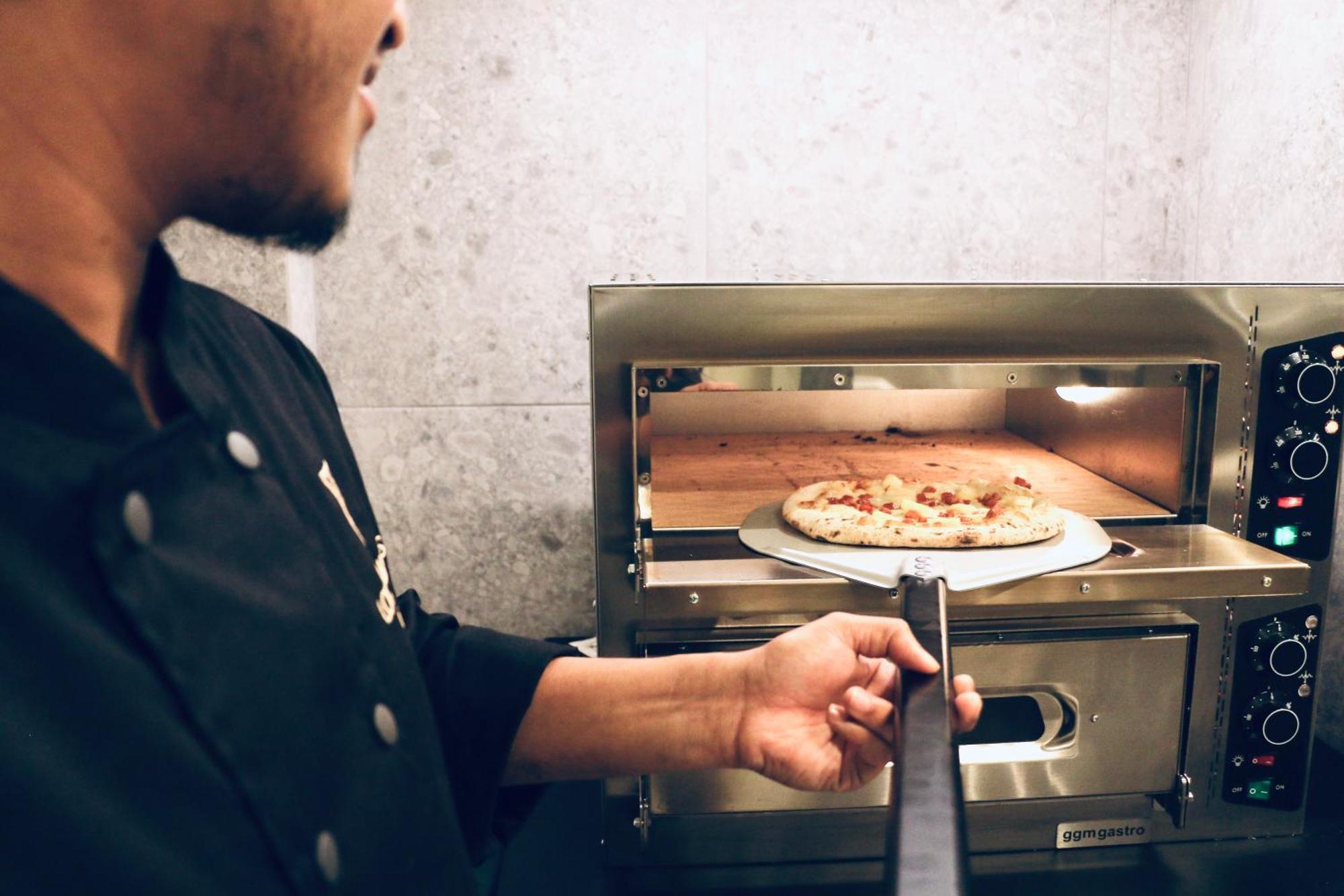 Hostal Gspot & Triangles Pizzeria