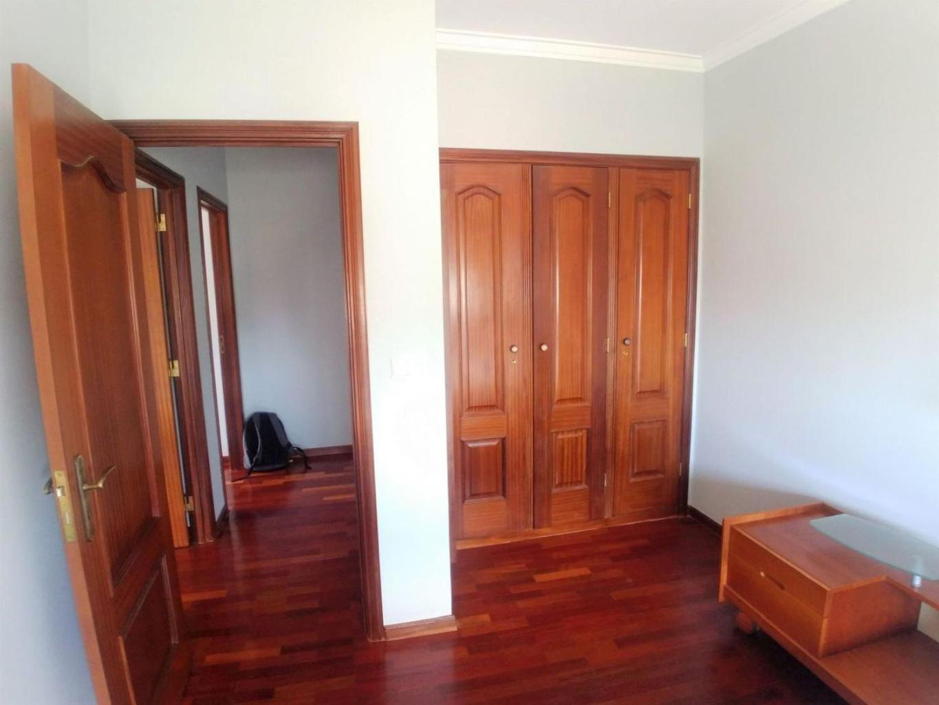 Be Local - With 3 Bedroom Near Oriente Station In