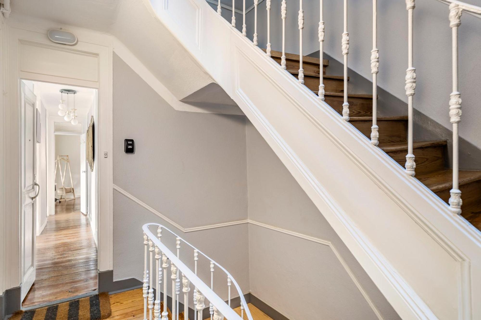Avenida Da Liberdade Area, Bright And Newly Renovated 2 Bedroom Apartment, Historical Center