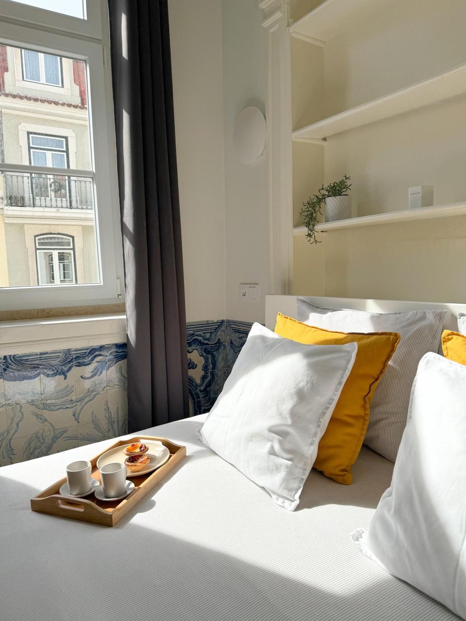 Cozy With Shared Bathroom On Rua Augusta Pensión
