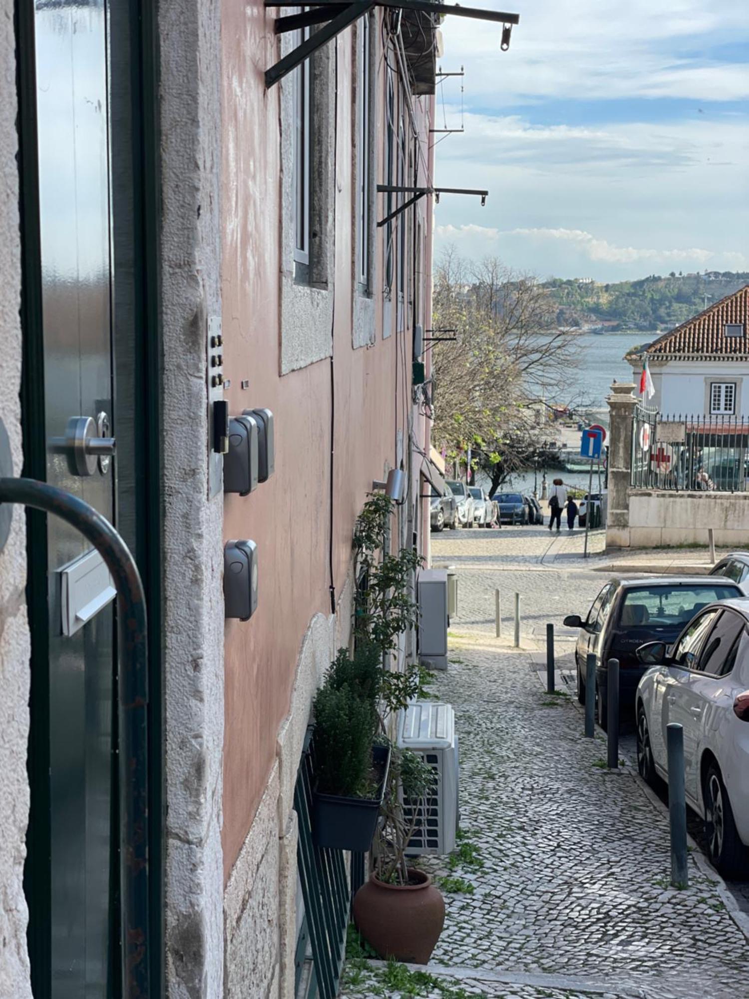 Apartamento Lisbon's Gem: Moorish Arch Near River Acces