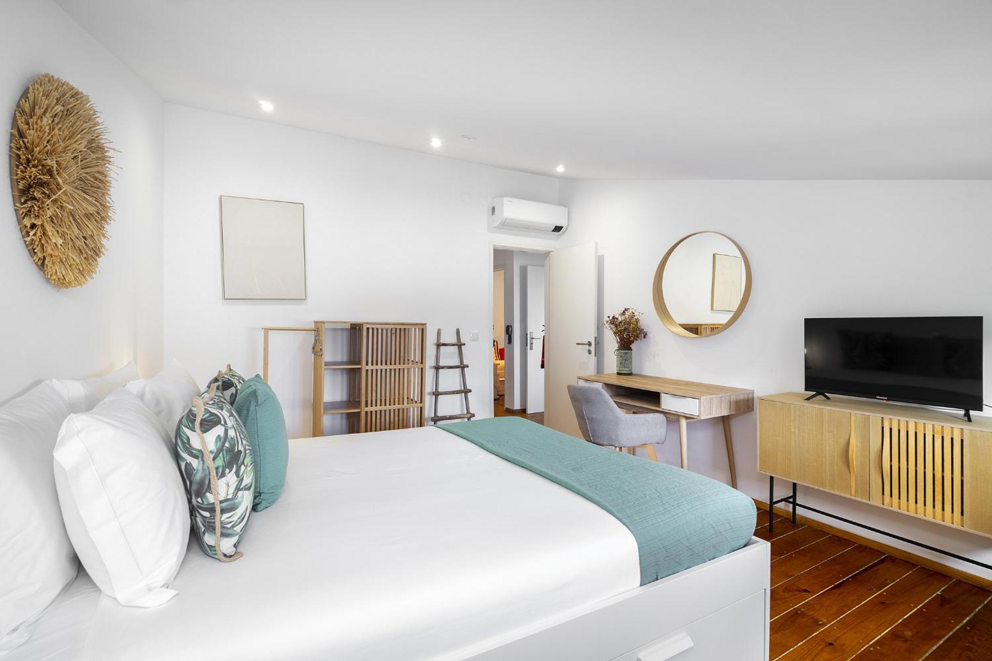 Whome Urban Tech Retreat, Modern Hubs For Remote Living Pensión