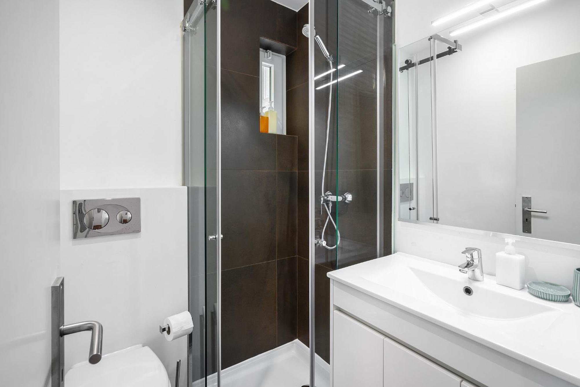 Pensión Whome Urban Tech Retreat, Modern Hubs For Remote Living *