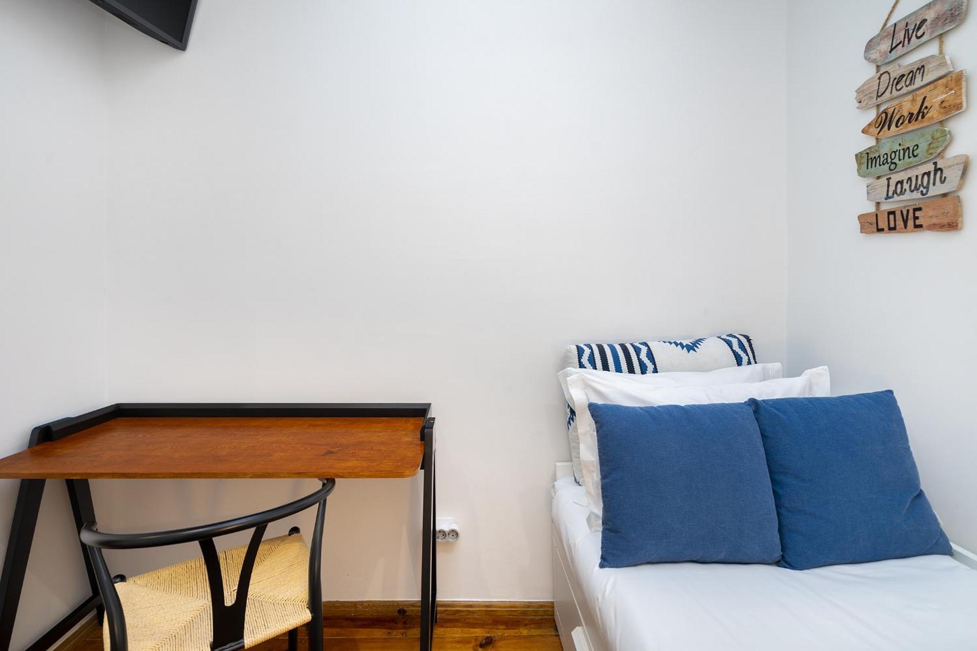 Pensión Whome Urban Tech Retreat, Modern Hubs For Remote Living